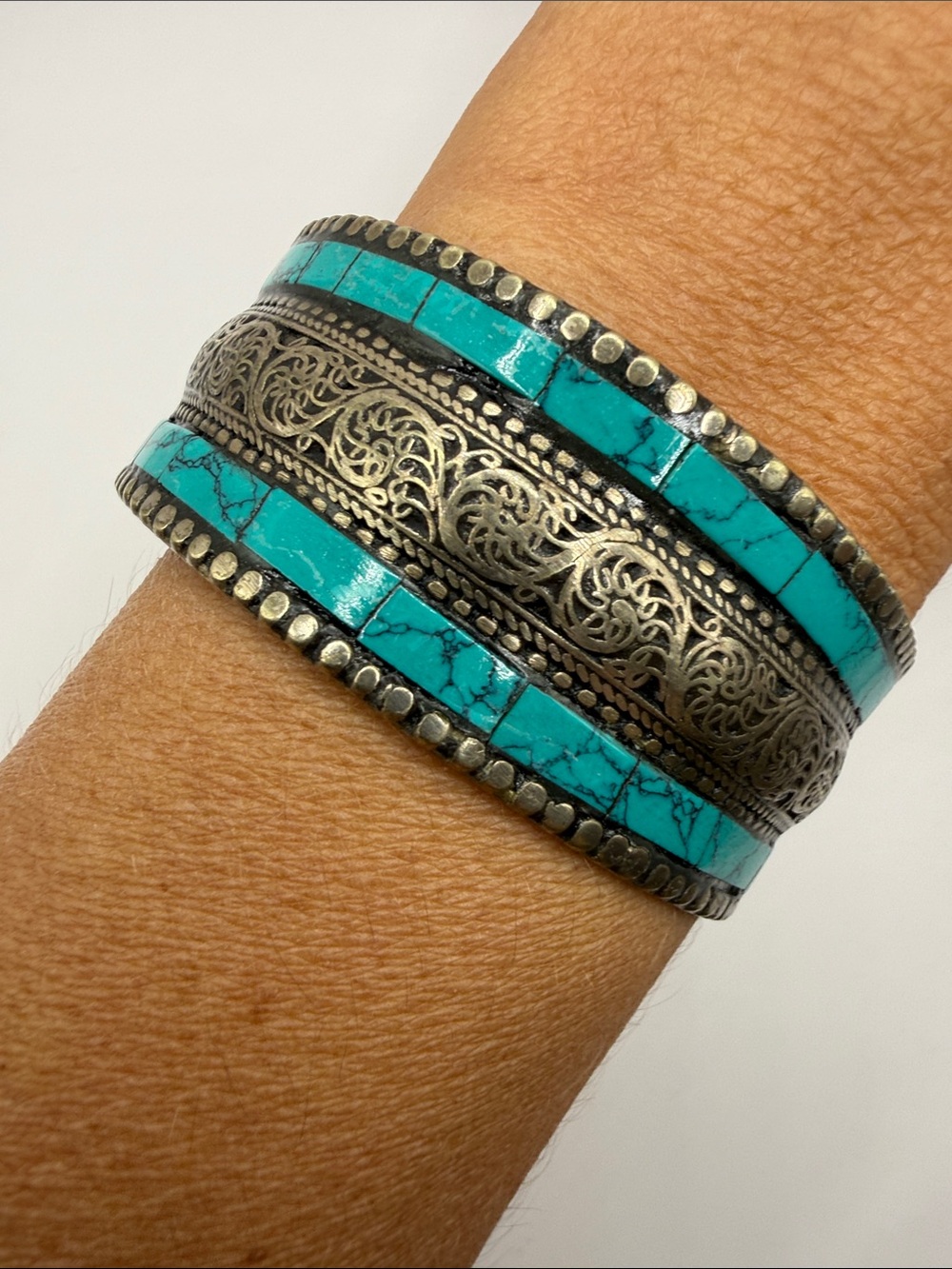 Vintage Southwestern Silver Tone Turquoise Blue Large Cuff Bangle Bracelet